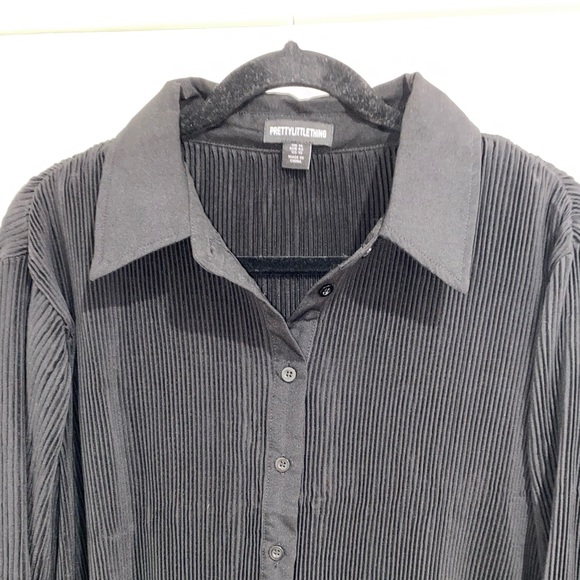 PRETTY LITTLE THING Black Plissé Button Down Oversized Shirt (10) - Picture 6 of 8